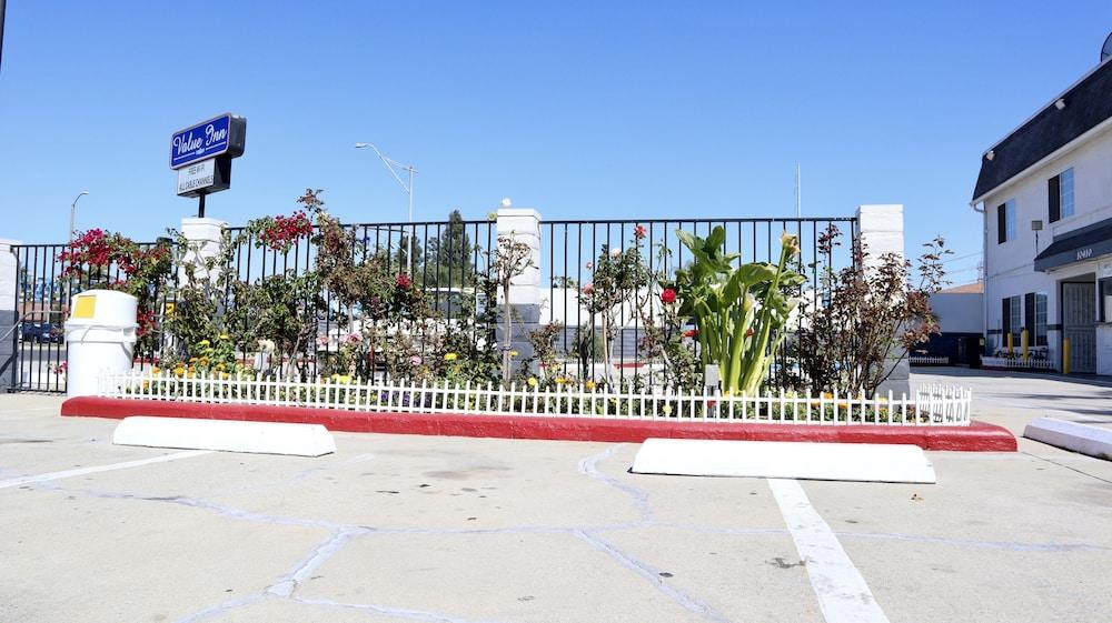 Value Inn Bellflower photo 25