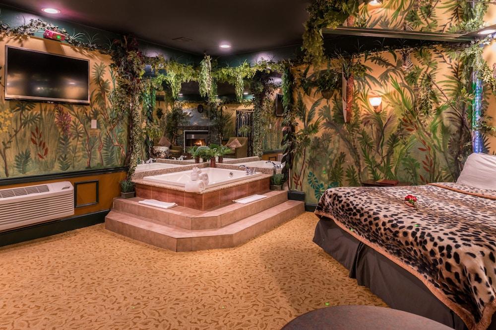 Inn of the Dove Romantic Suites with Jetted Tub & Fireplace photo 15