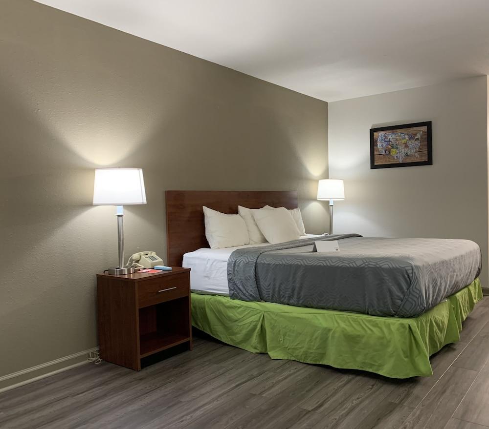 Econo Lodge Troy photo 30