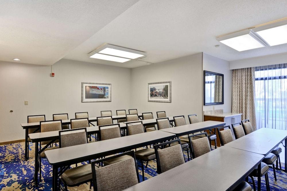 Hampton Inn Memphis-Poplar photo 34