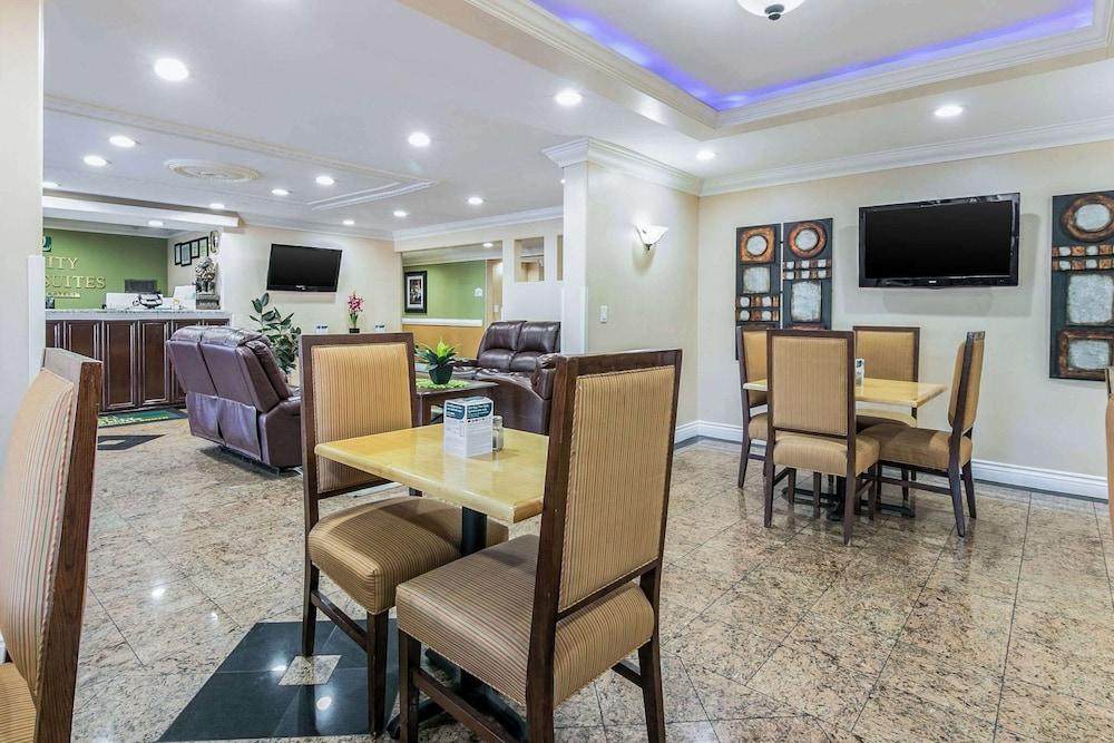 Quality Inn & Suites photo 9