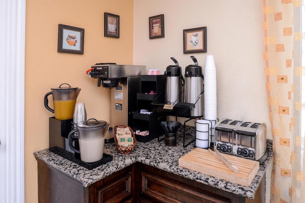 Americas Best Value Inn & Suites Waller Prairie View photo 26