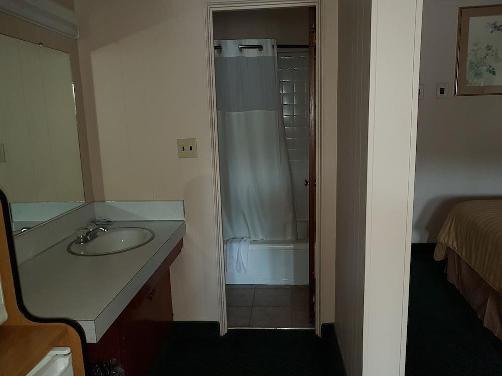 Town House Motel Inc photo 35