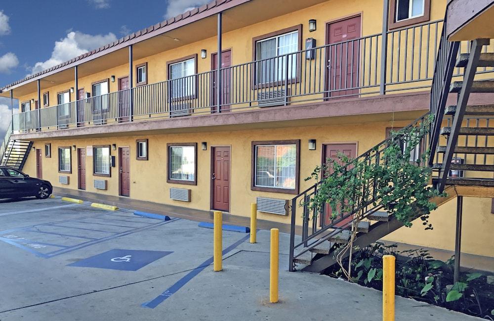 Satellite Motel photo 8