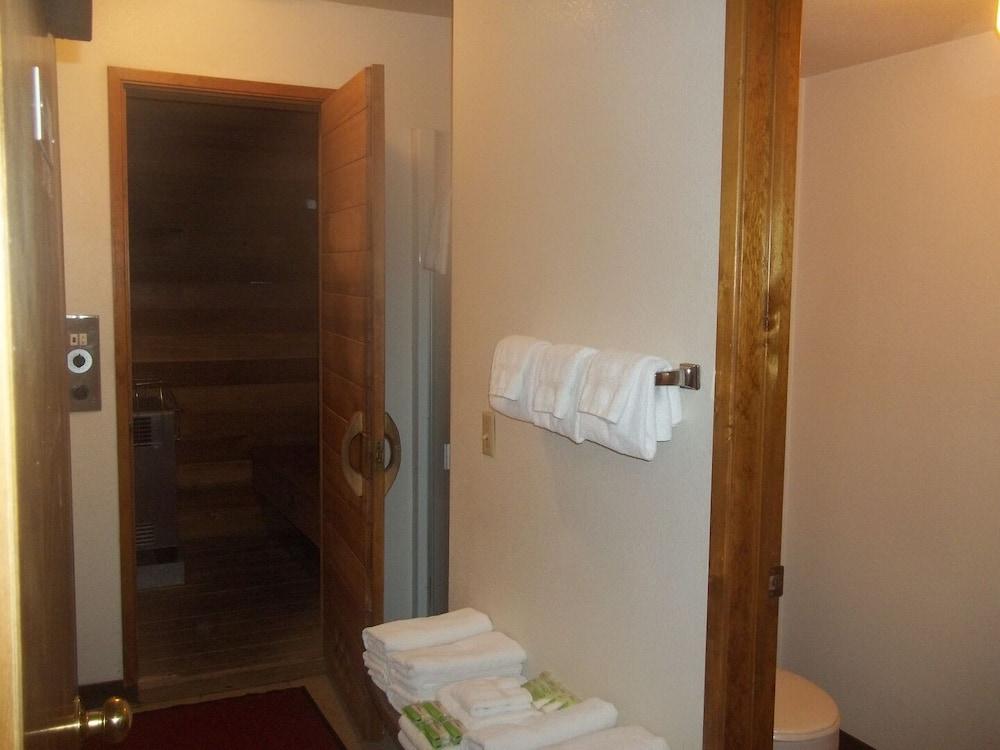 Wilderness Inn photo 12
