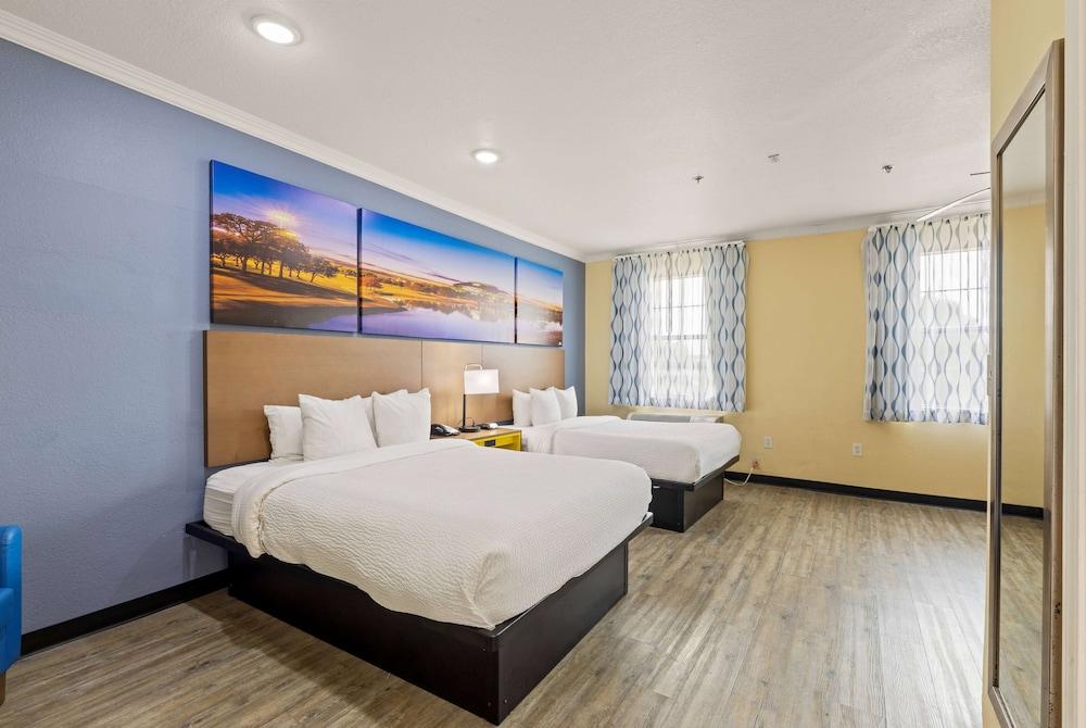 Days Inn & Suites by Wyndham Euless DFW Airport South photo 60