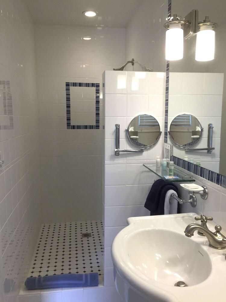 Atlantic Inn photo 9