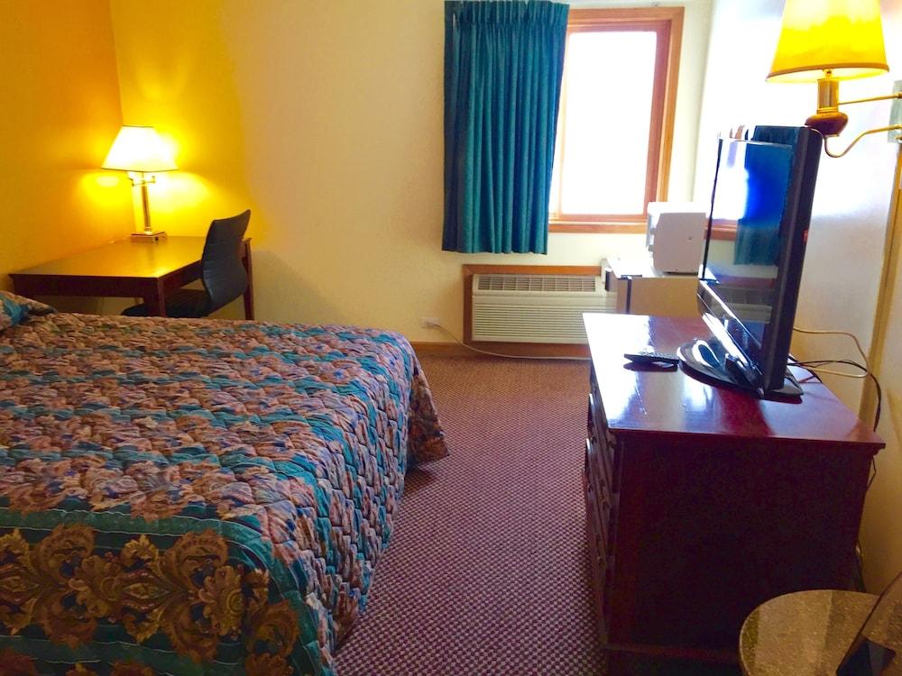 Executive Inn and Suites photo 5