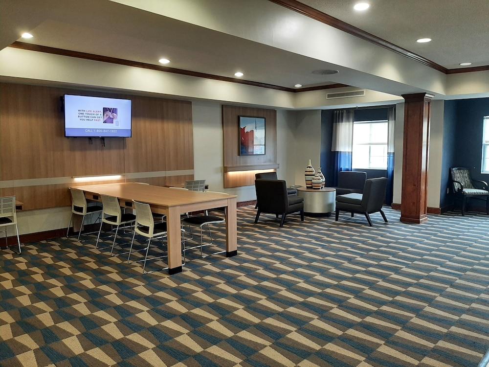Starkville Inn & Suites photo 3
