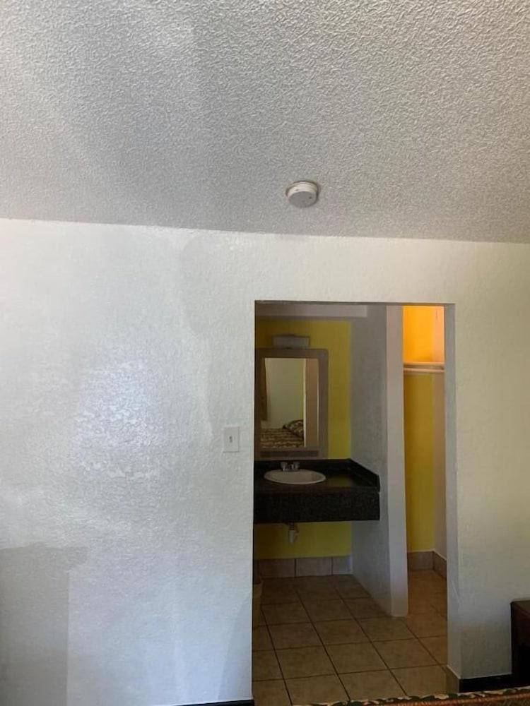 Abrams Inn photo 4