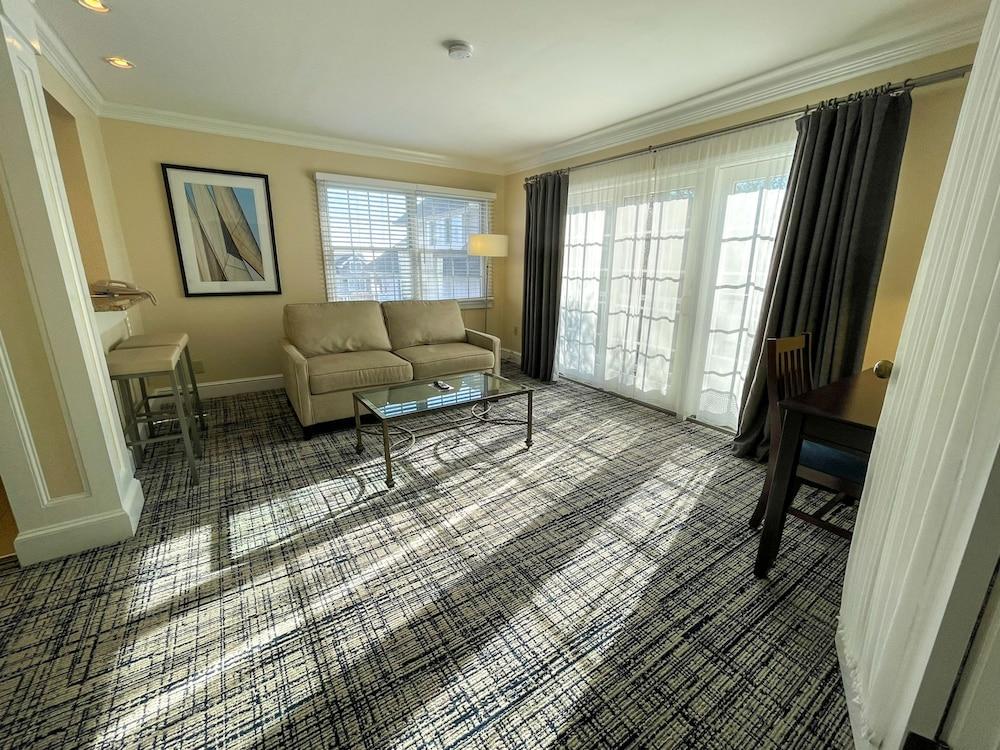 Water's Edge Resort & Spa photo 13
