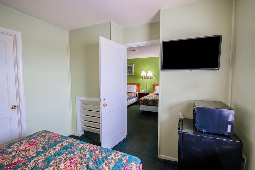 OYO Travelier Motel photo 69