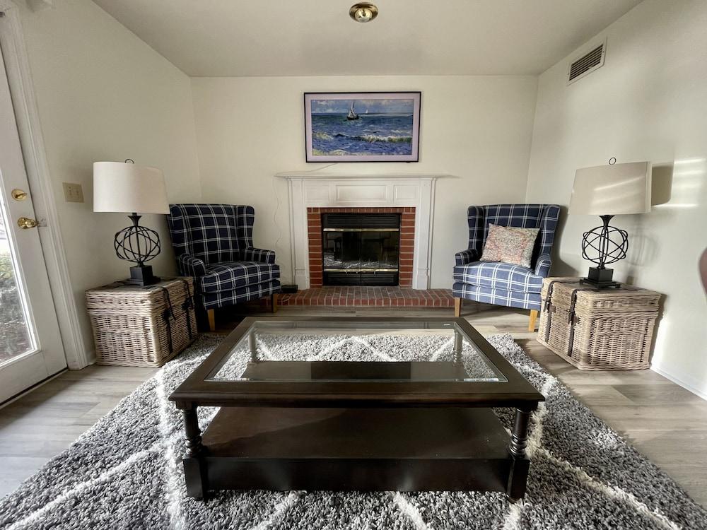 The Alex Furnished Rentals photo 12