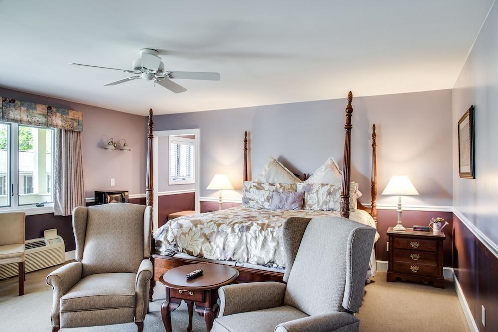 Boxwood Lodge photo 15