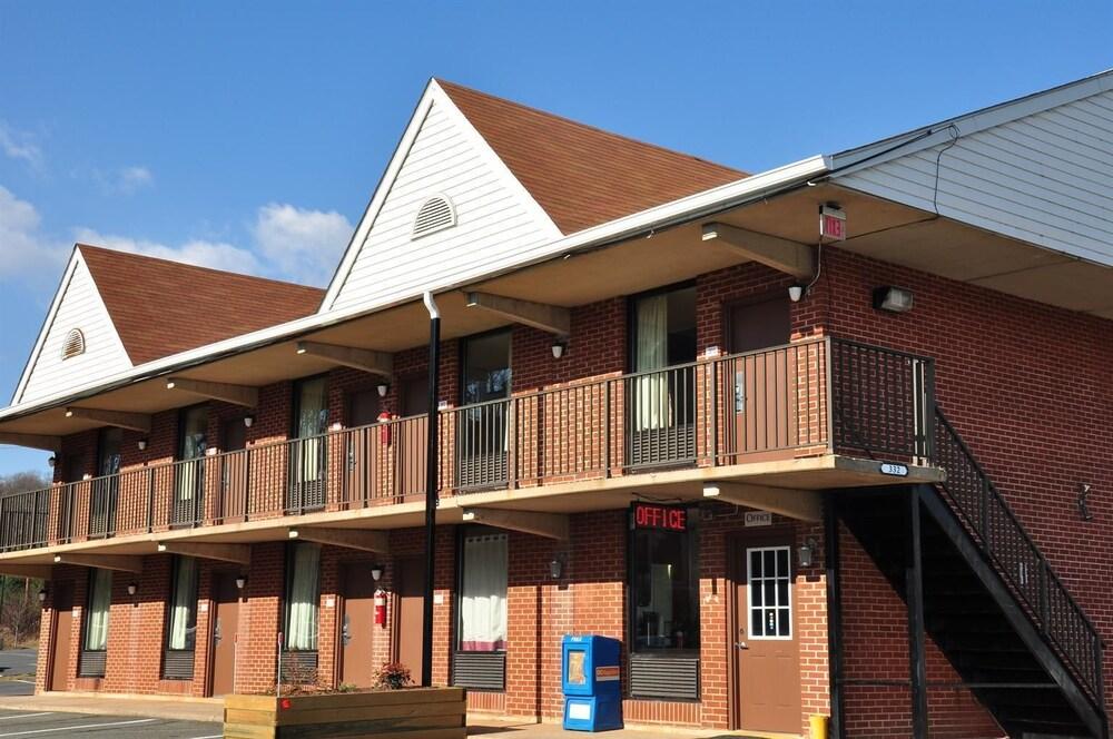 Budget Inn photo 1