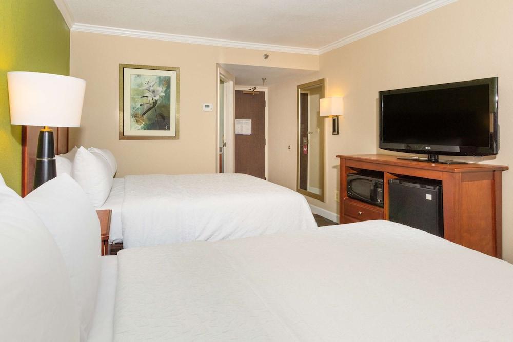 Hampton Inn Daytona Speedway photo 25