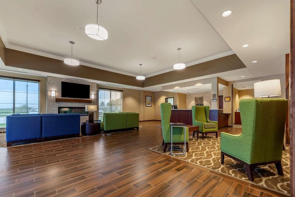 Comfort Suites Grand Island South photo 2