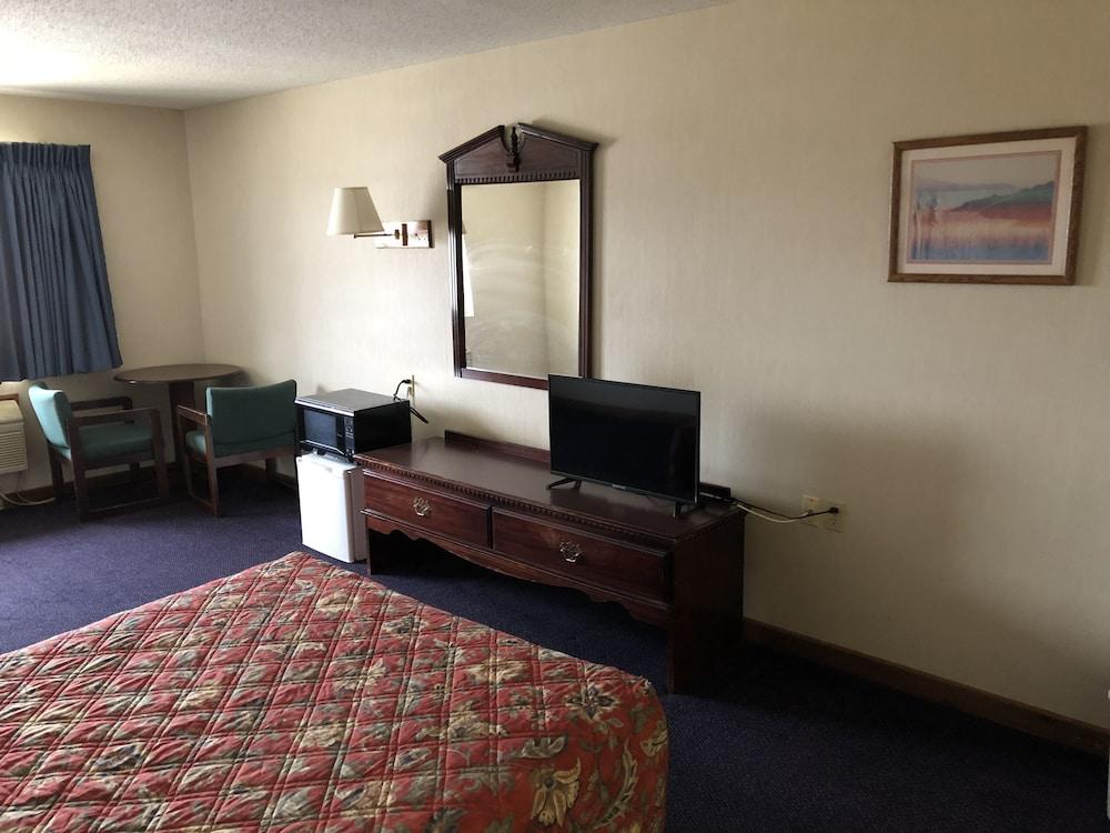 Denison Inn & Suites photo 8
