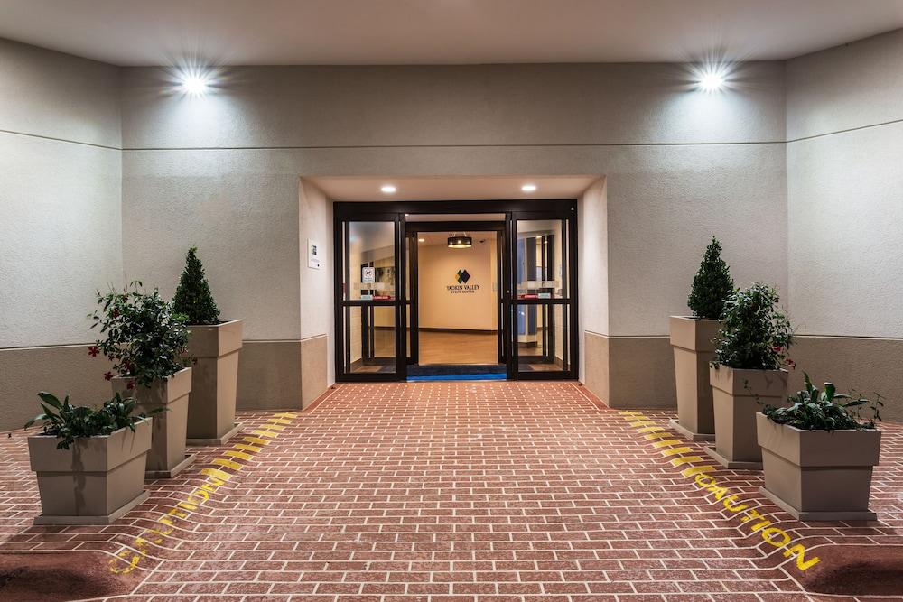 Holiday Inn Express Wilkesboro by IHG photo 32