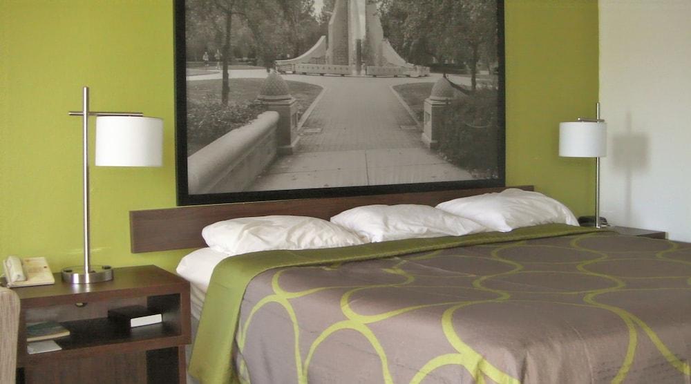 Super 8 by Wyndham Lafayette / Purdue Area photo 25