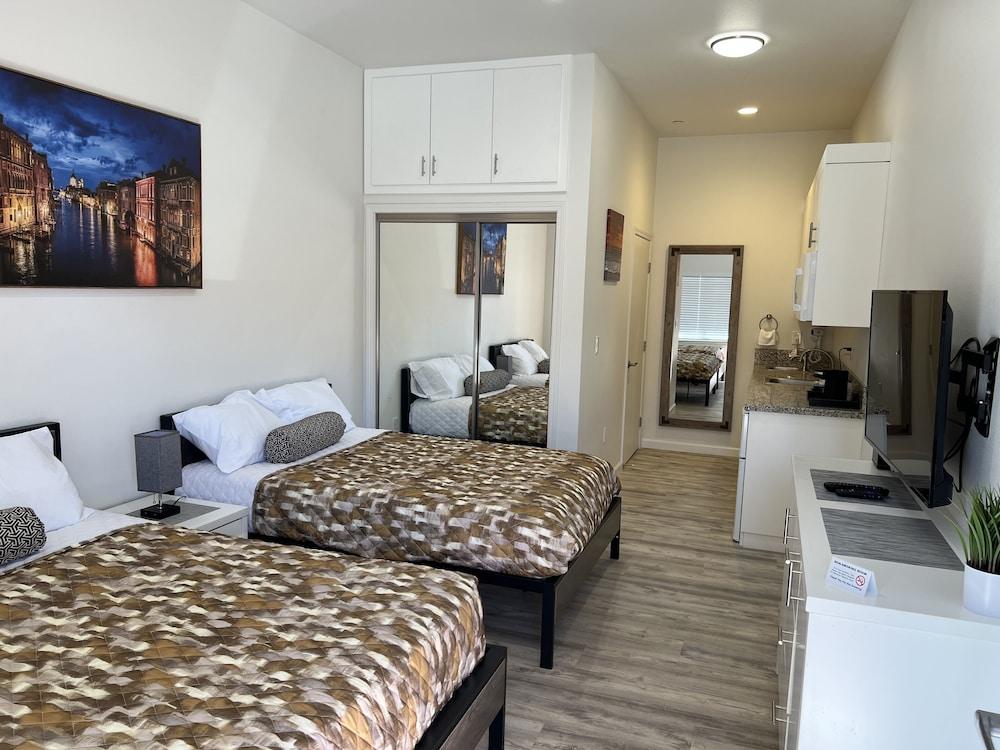Villa Alamari Inn And Suites photo 4