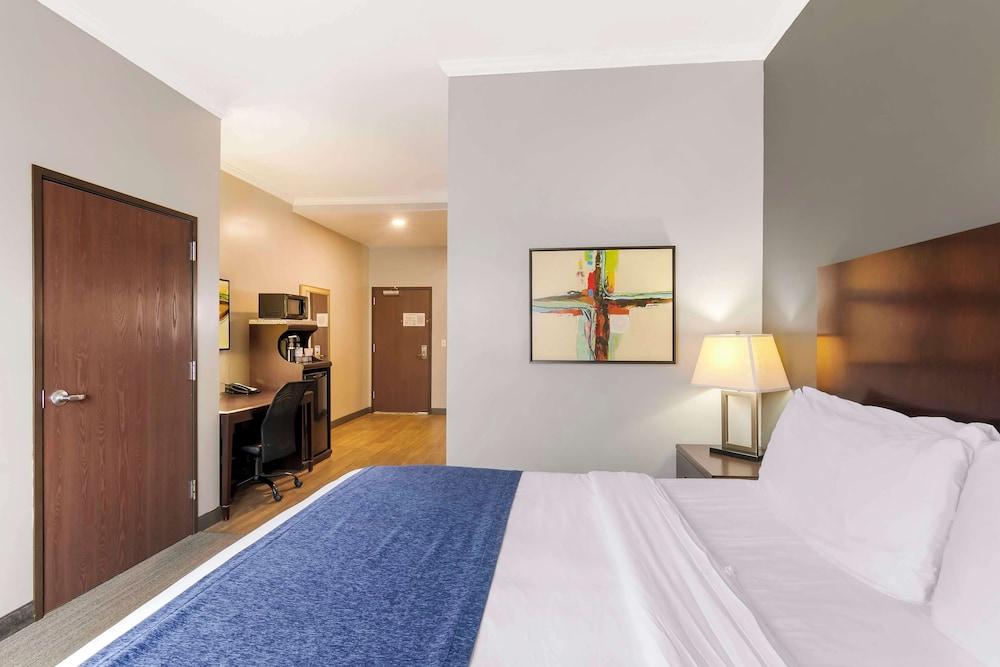 Best Western Plus Olathe Hotel photo 6