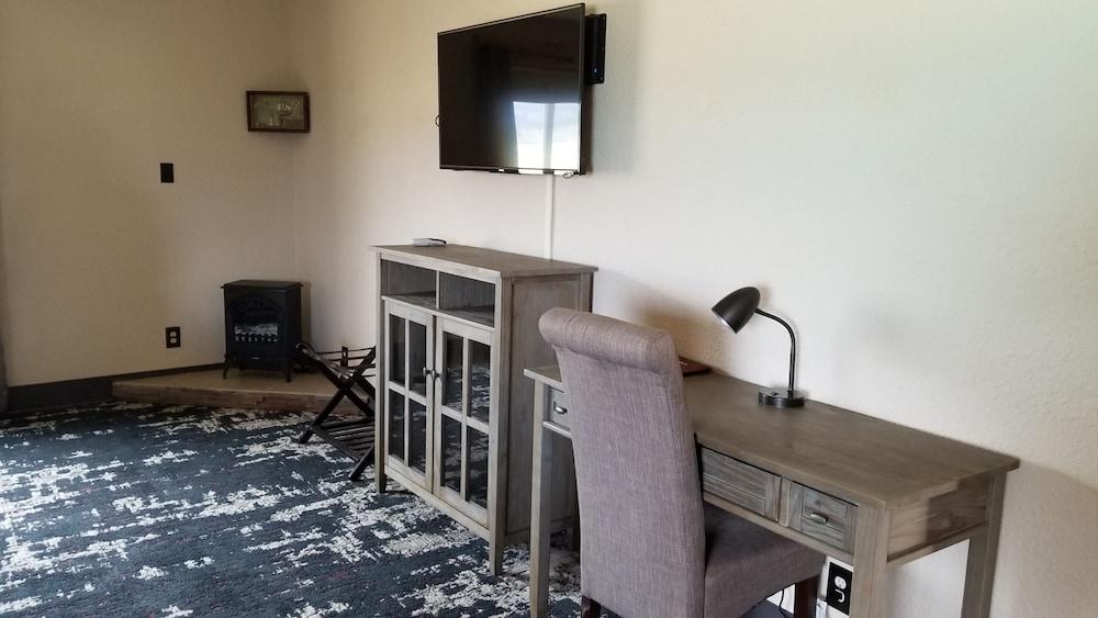 Western Royal Inn photo 18