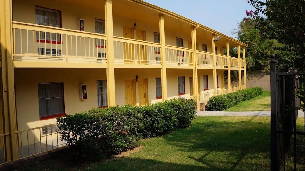 Travelers Inn photo 21
