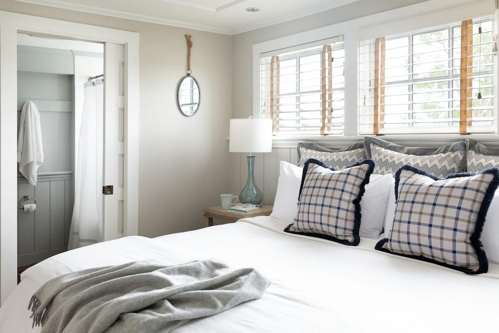Vineyard Square Hotel & Suites photo 12