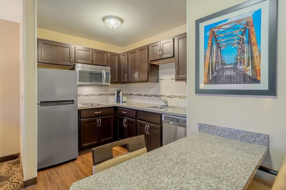 Landmark Suites photo 20