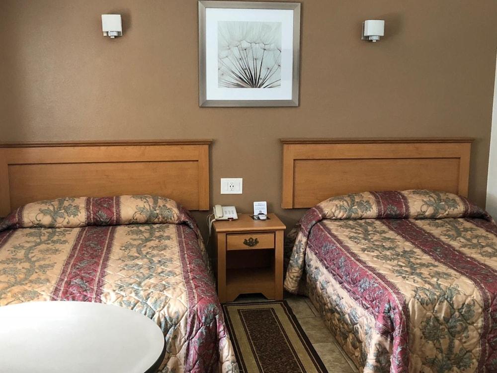 Topper Motel photo 21