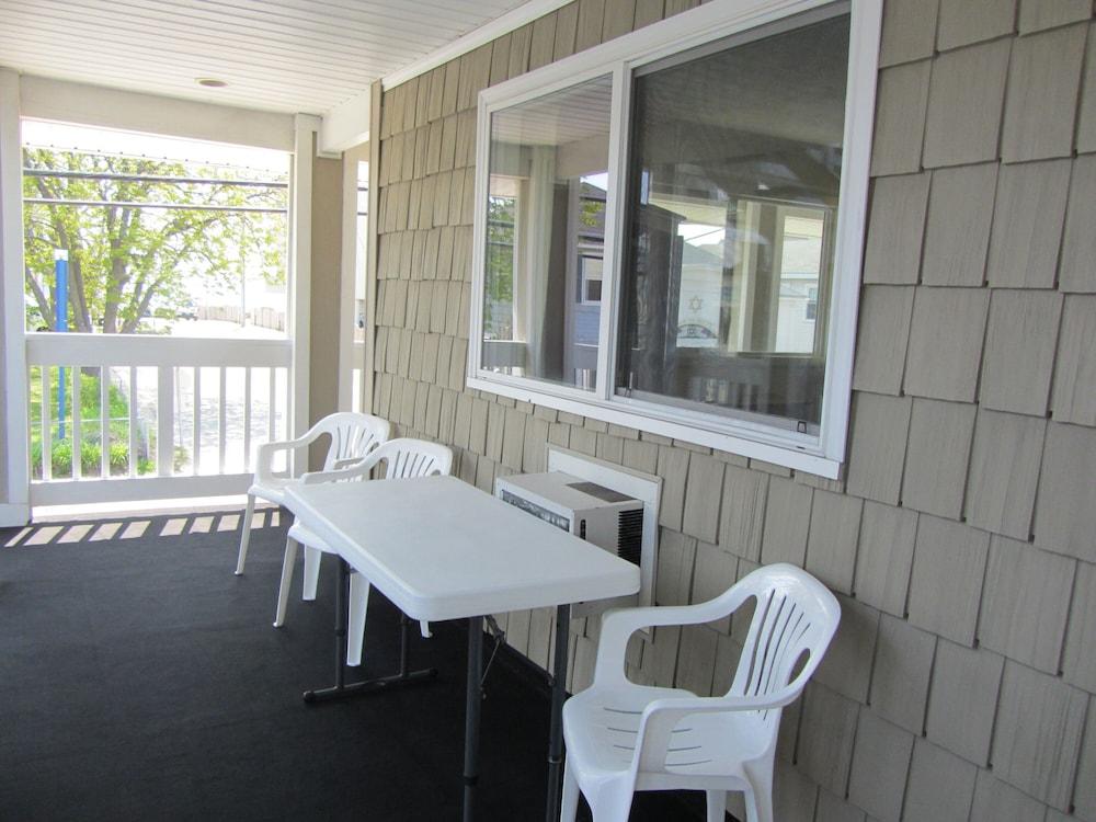 Green Dolphin Motel photo 44