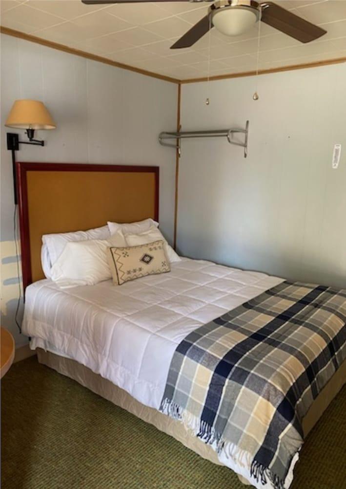 The Gold Pan Motel photo 81