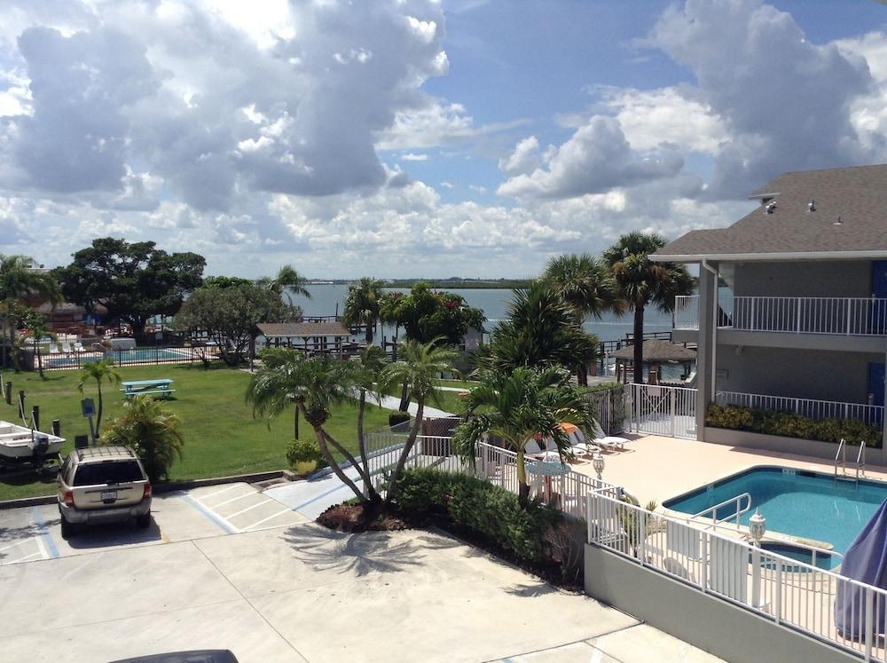 Dockside Inn & Resort photo 20