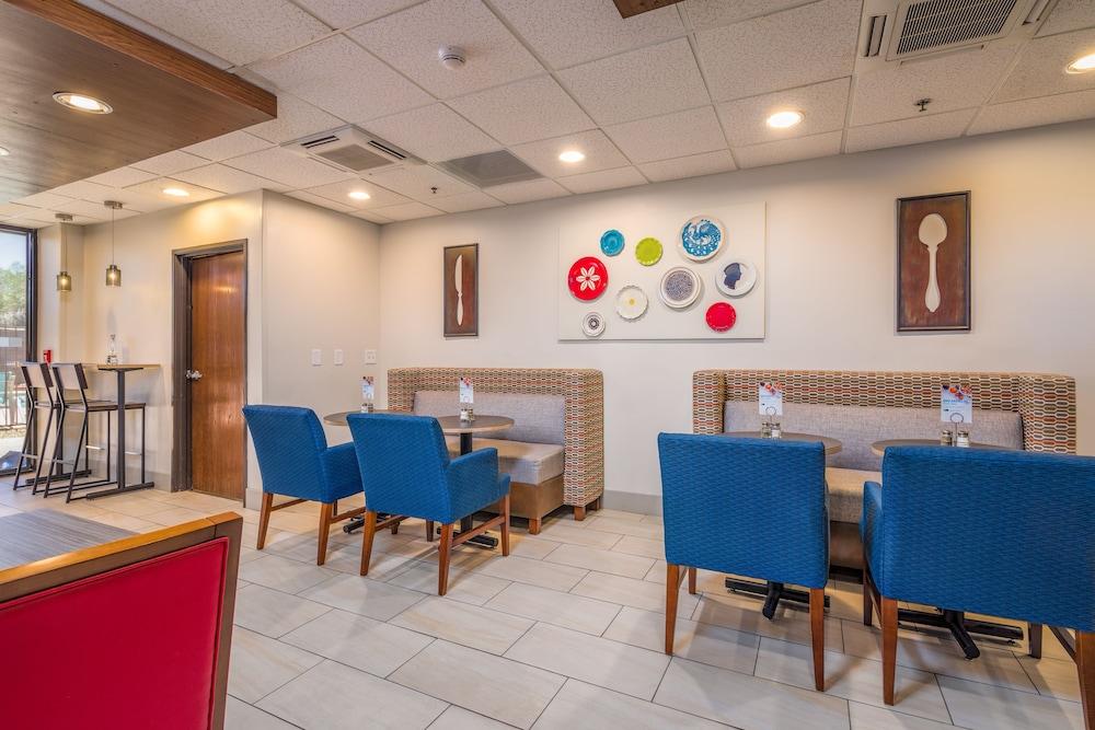 Holiday Inn Express Hotel & Suites Phoenix-Airport by IHG photo 7