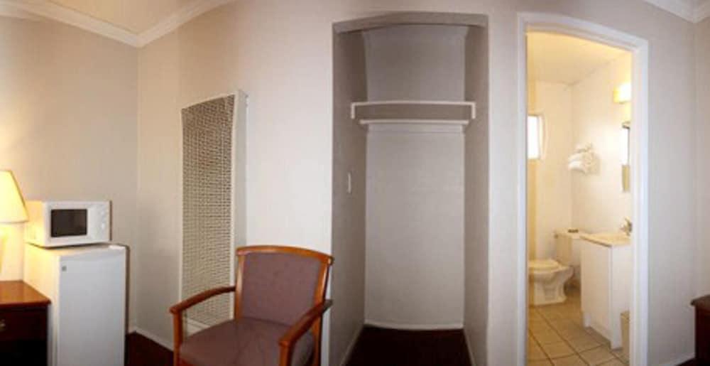 Sunset Inn and Suites photo 16