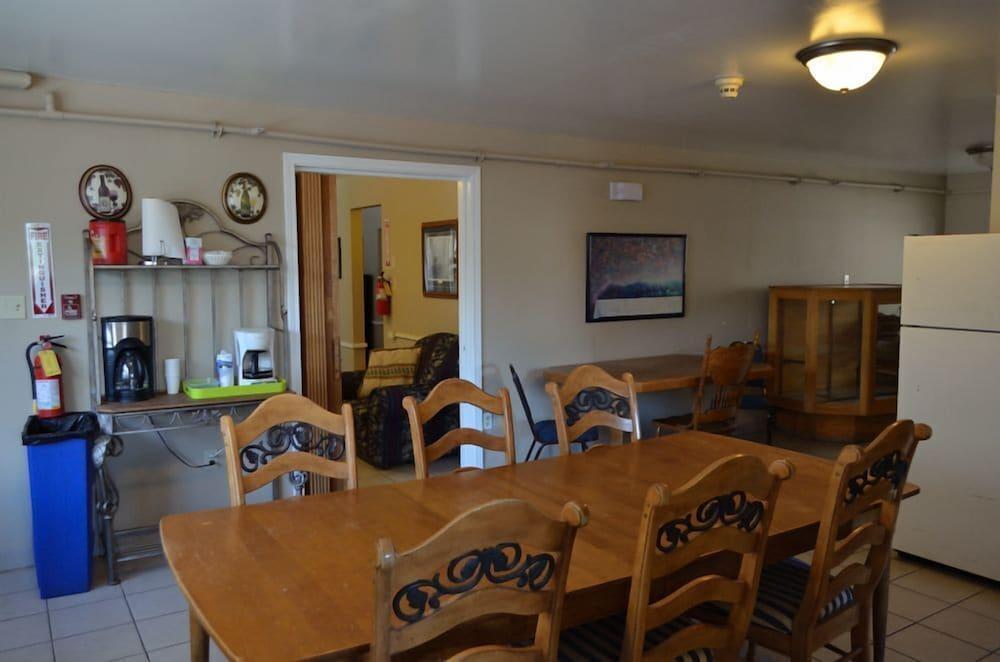 Bent Prop Inn & Hostel Downtown photo 34