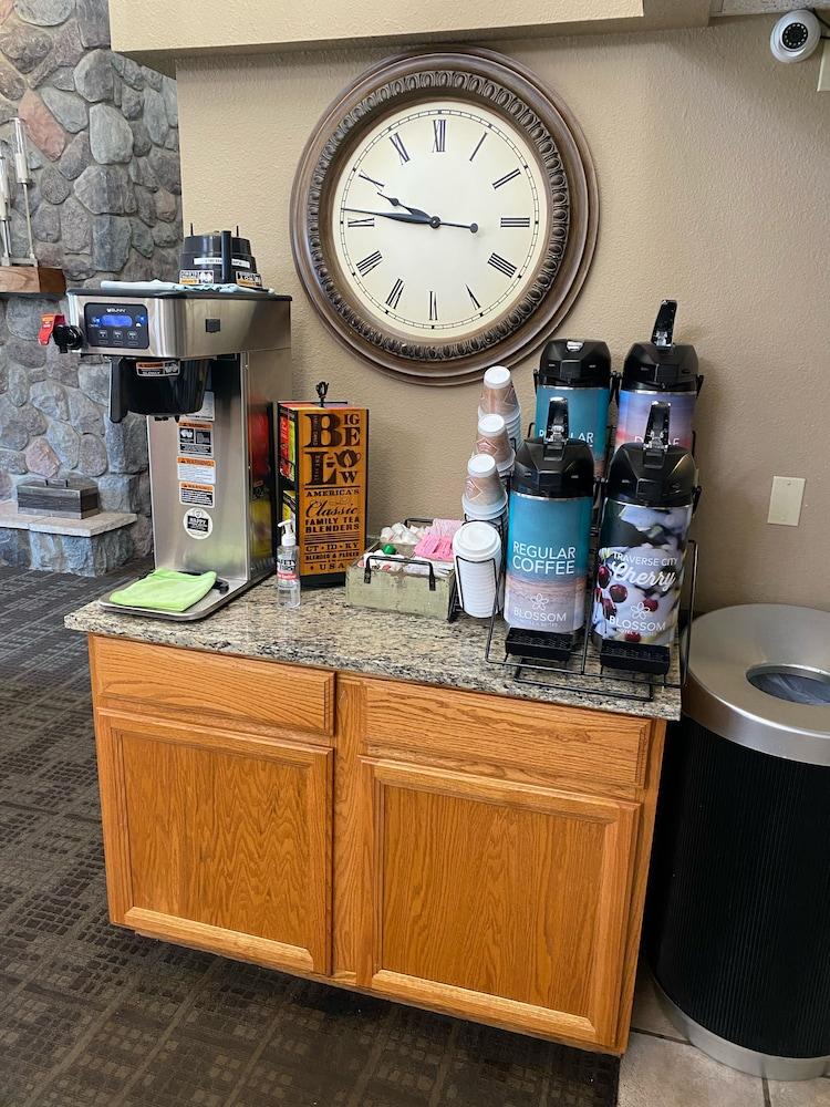 Blossom Hotel & Suites Traverse City photo 19