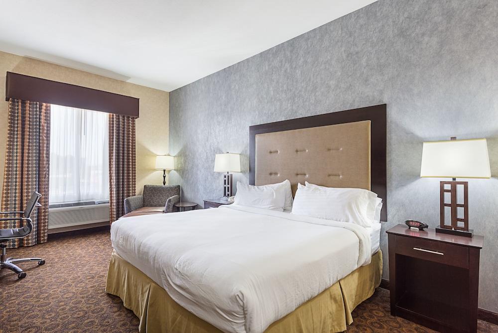 Holiday Inn Express Hotel & Suites BYRAM by IHG photo 2