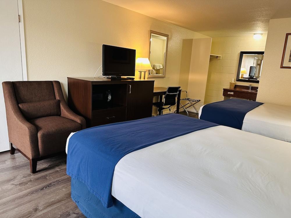 Northwoods Motel photo 9
