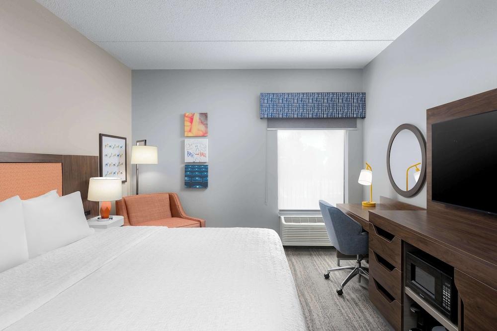 Hampton Inn Louisville-Airport photo 6