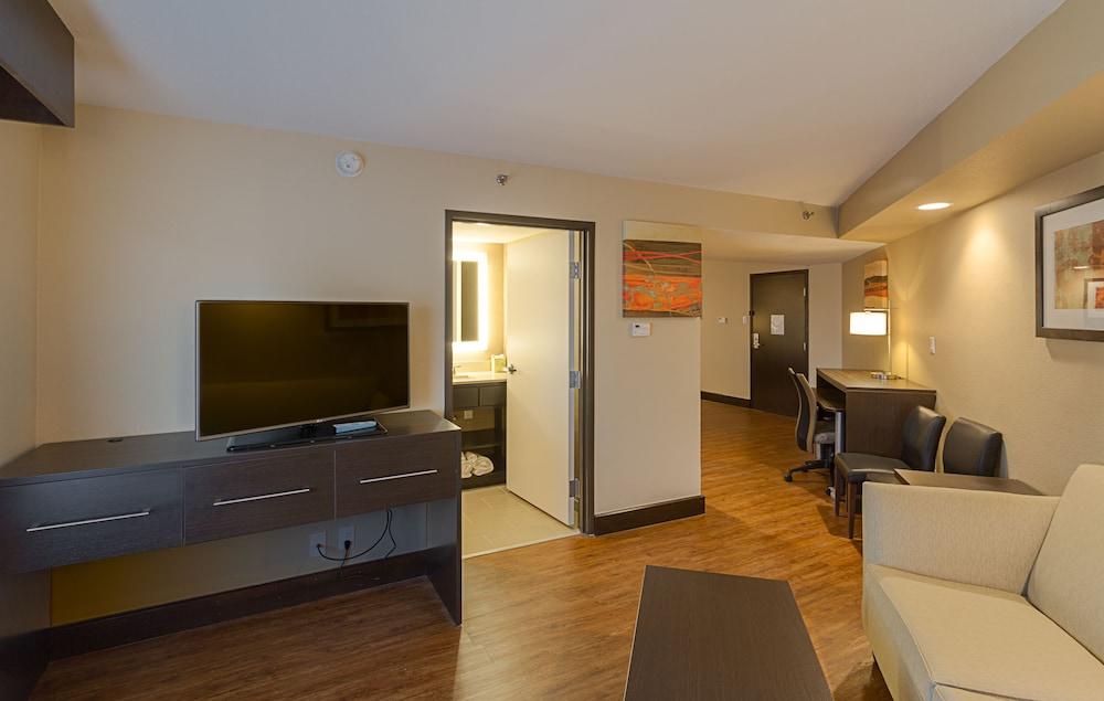 Holiday Inn Express & Suites San Antonio Medical-Six Flags by IHG photo 49