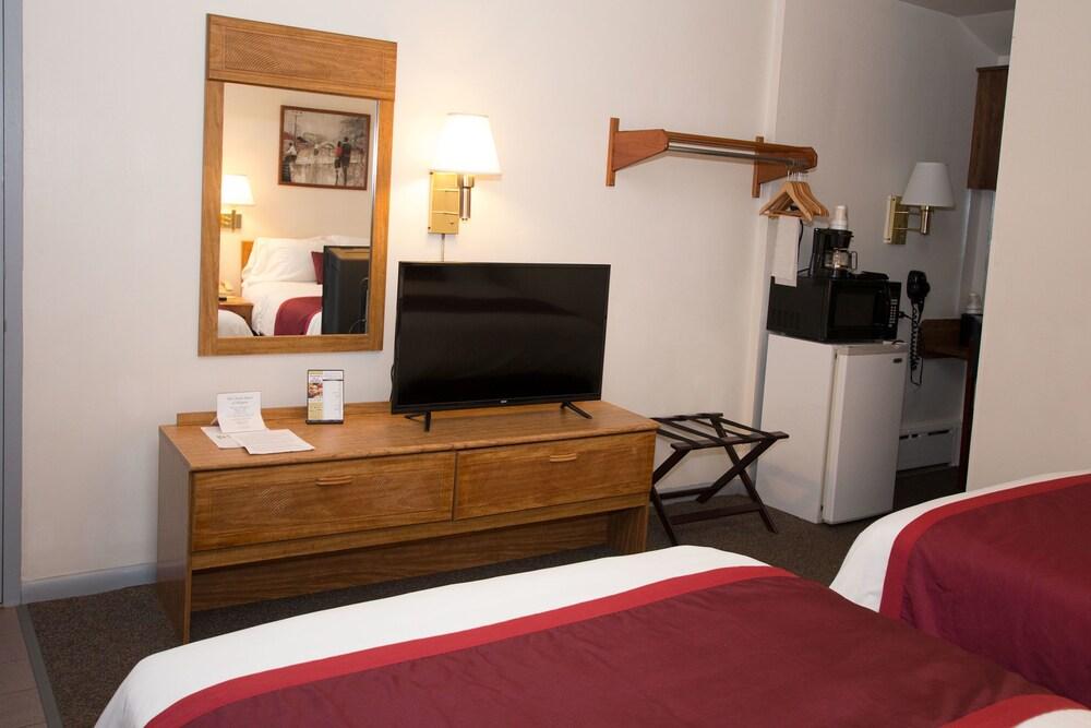 Chalet Motel Mequon photo 9