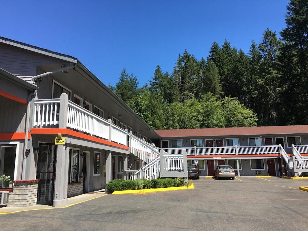 Belfair Motel photo 38