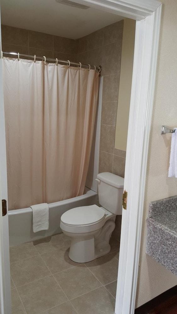 Luxury Inn & RV Park photo 25