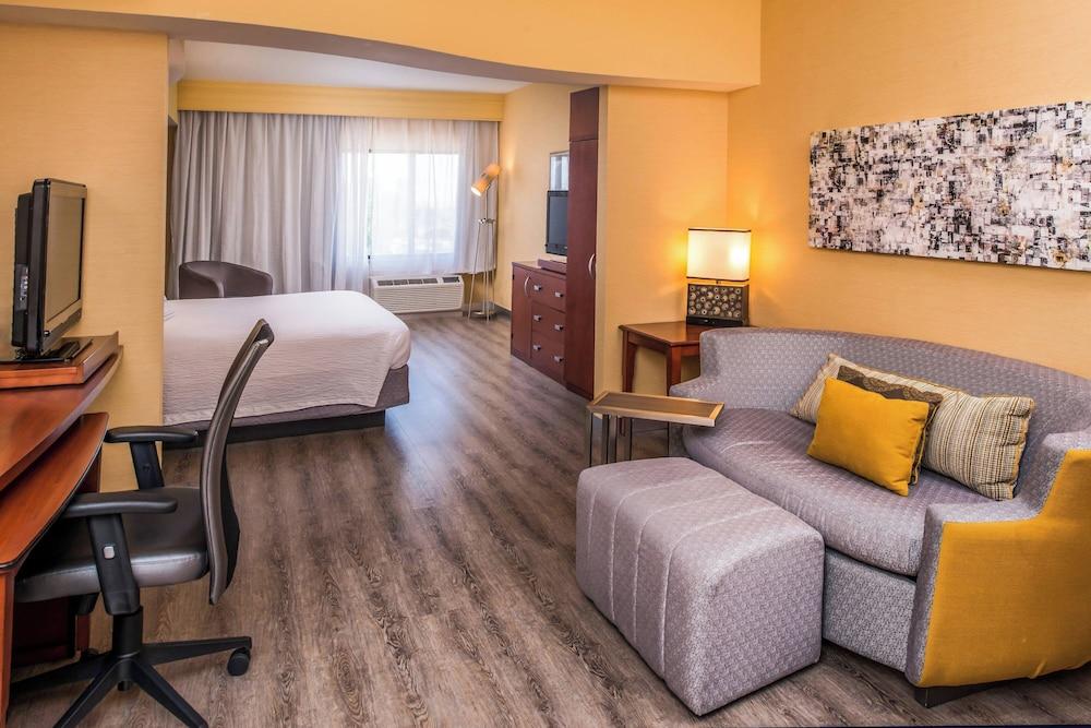 Courtyard Marriott Victorville photo 18