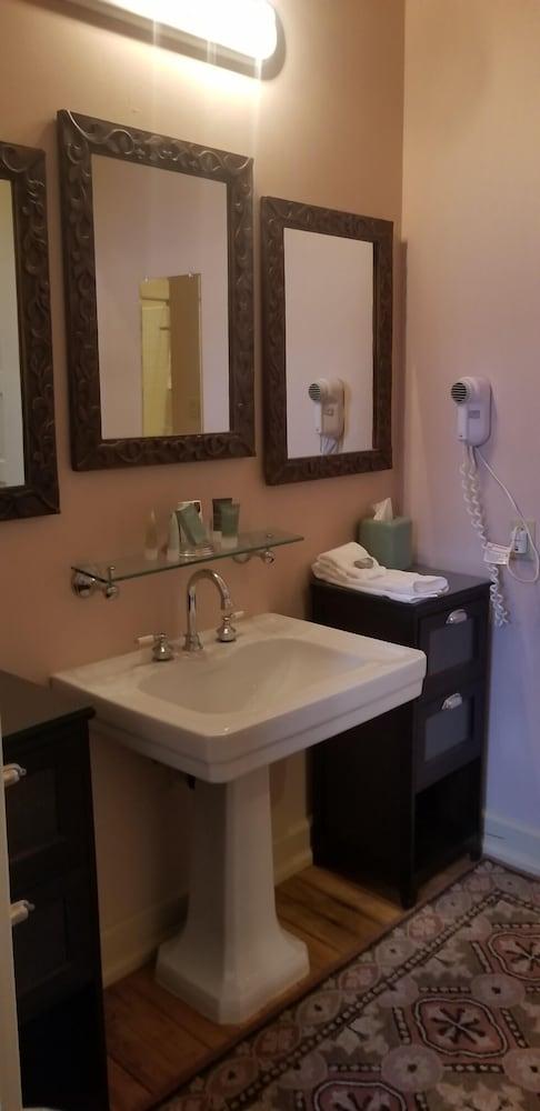 Downtown Guest Quarters Hotel photo 3