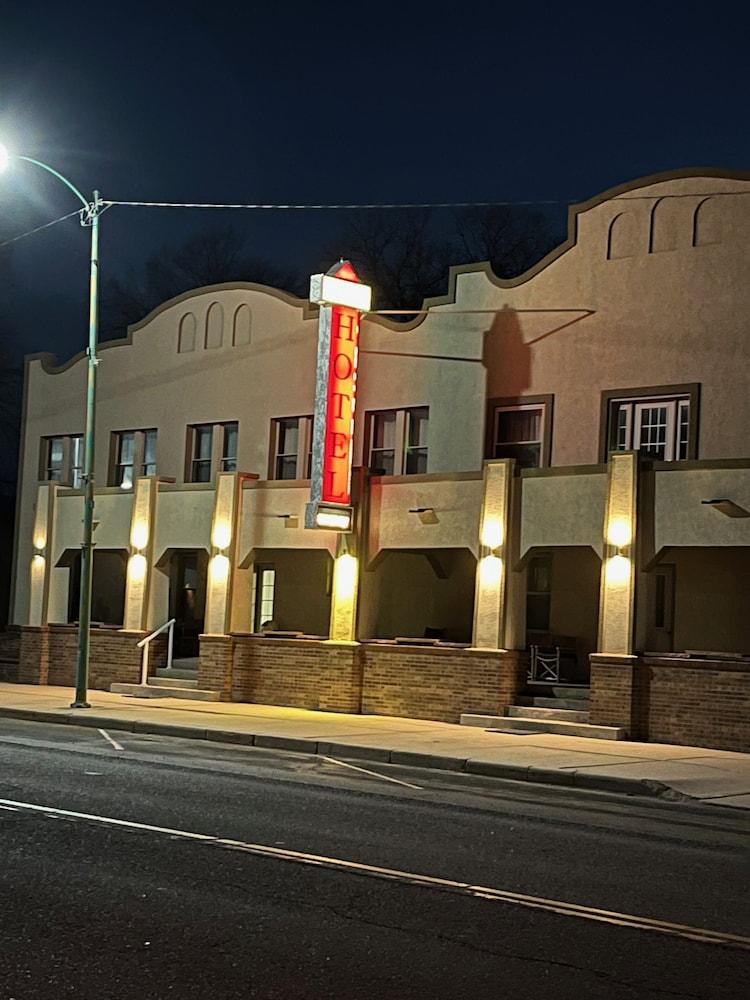 Burge Hotel photo 1