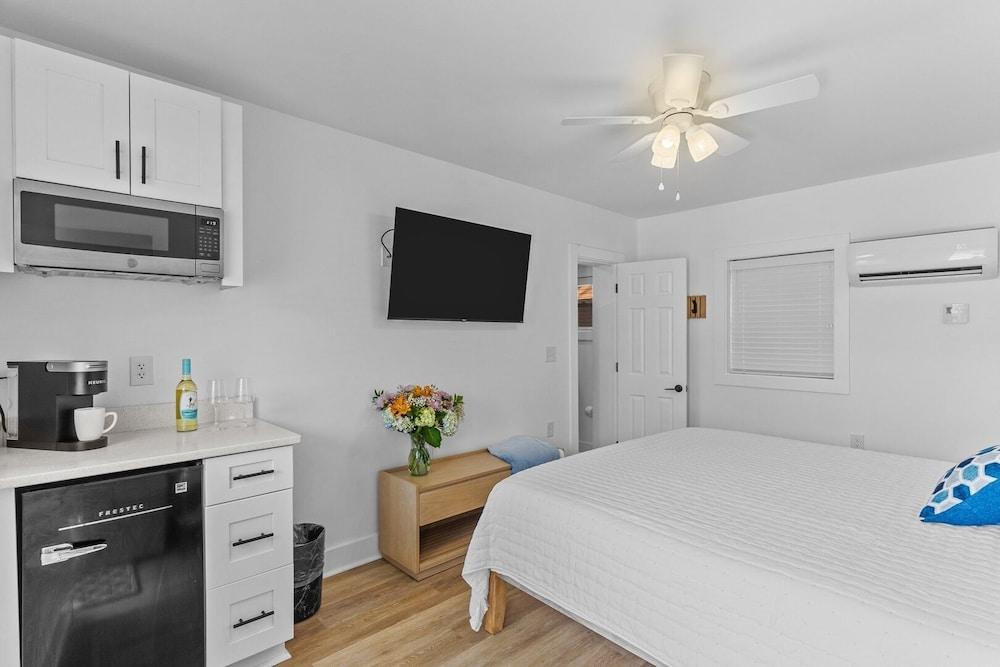 The Beach House Motel & Suites photo 3