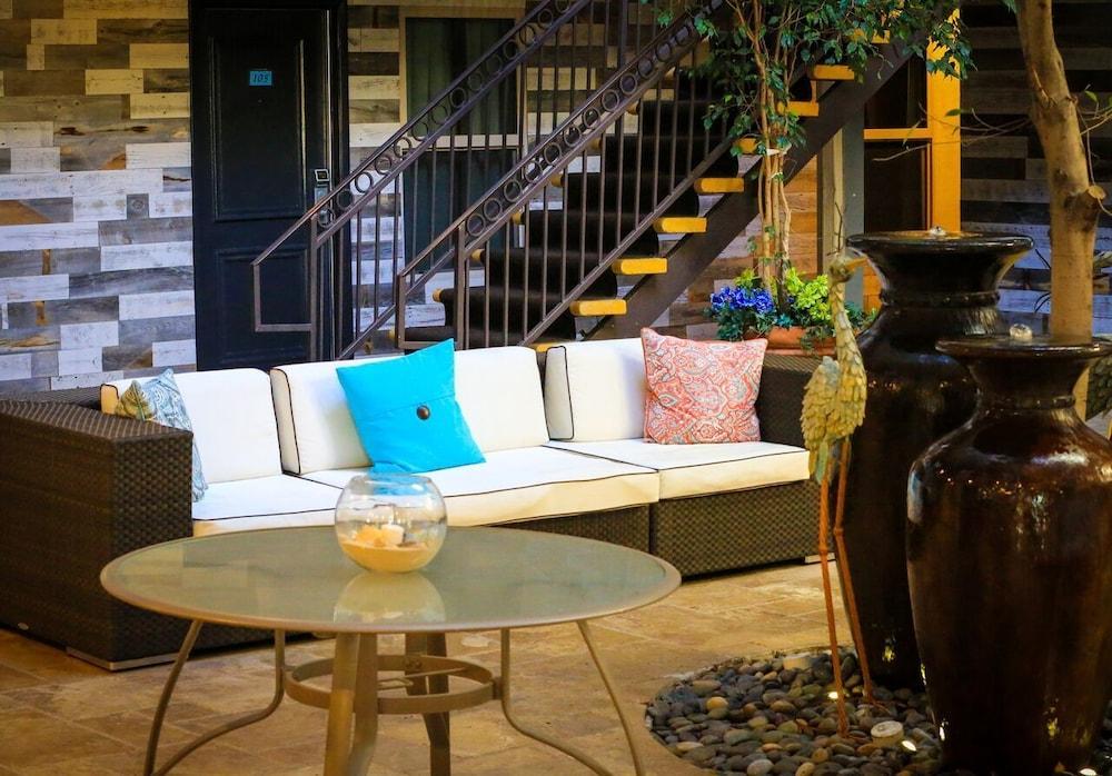 L.A. Sky Boutique Hotel photo 52